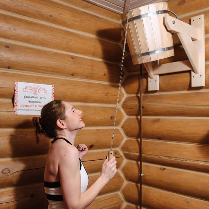 Обливное ведро в бане