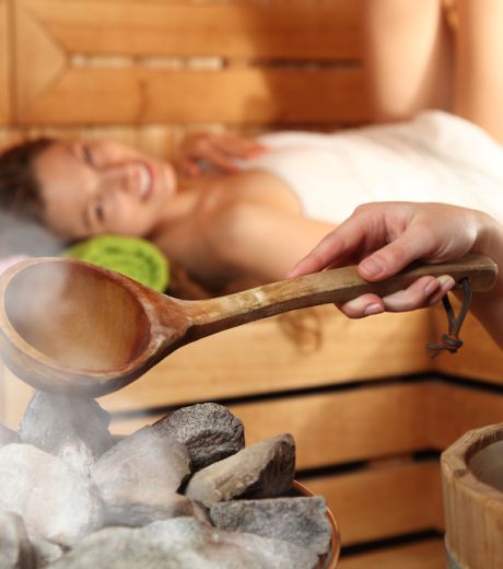 Как и зачем в бане поддавать жар