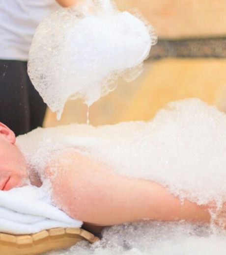 Мыльный массаж веником