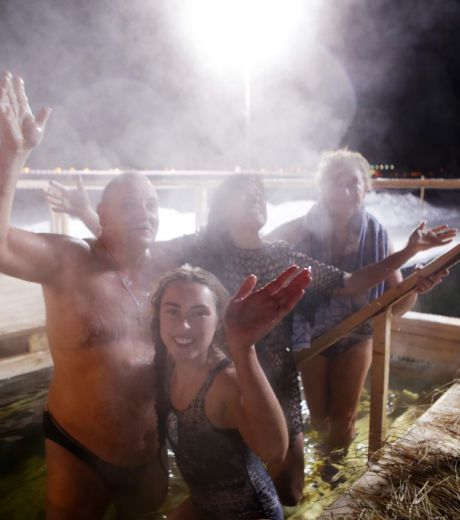 Купание в бане в Крещение