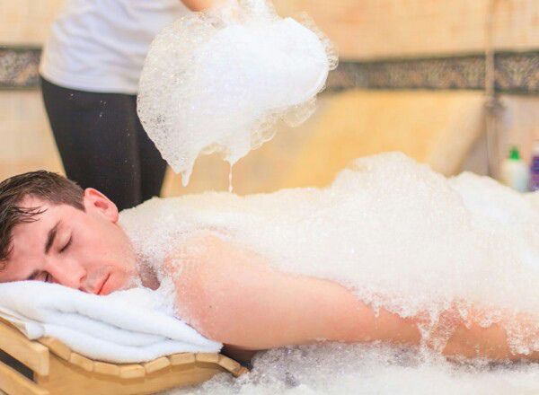 Мыльный массаж веником