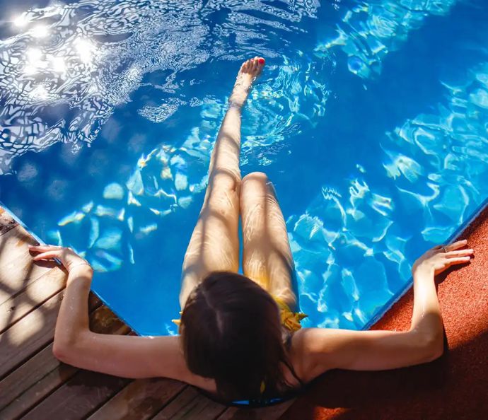 Бассейн в бане: роскошь, польза и релакс