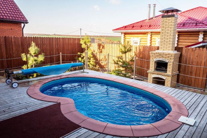 Преимущества сауны с открытым бассейном